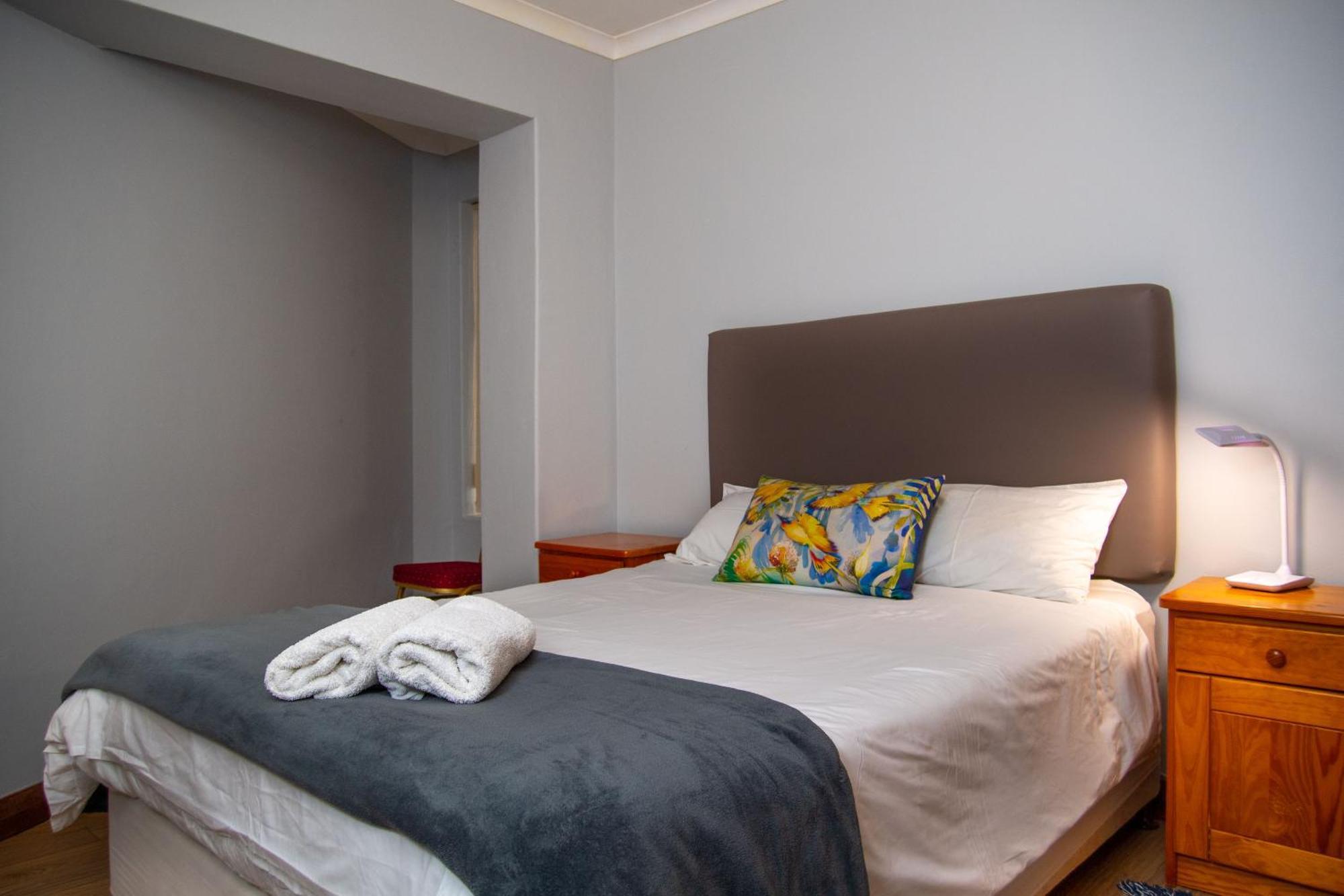 Great White Accommodation Kleinbaai Экстерьер фото