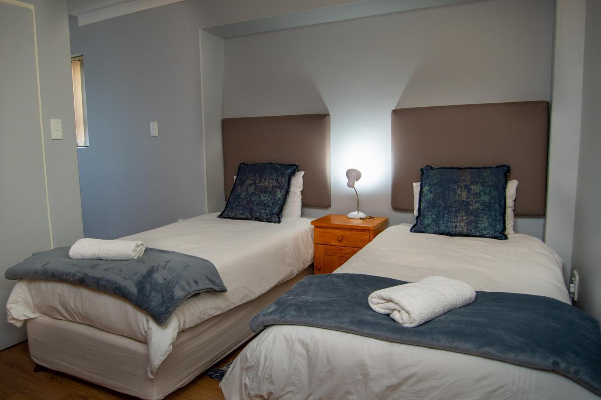 Great White Accommodation Kleinbaai Экстерьер фото