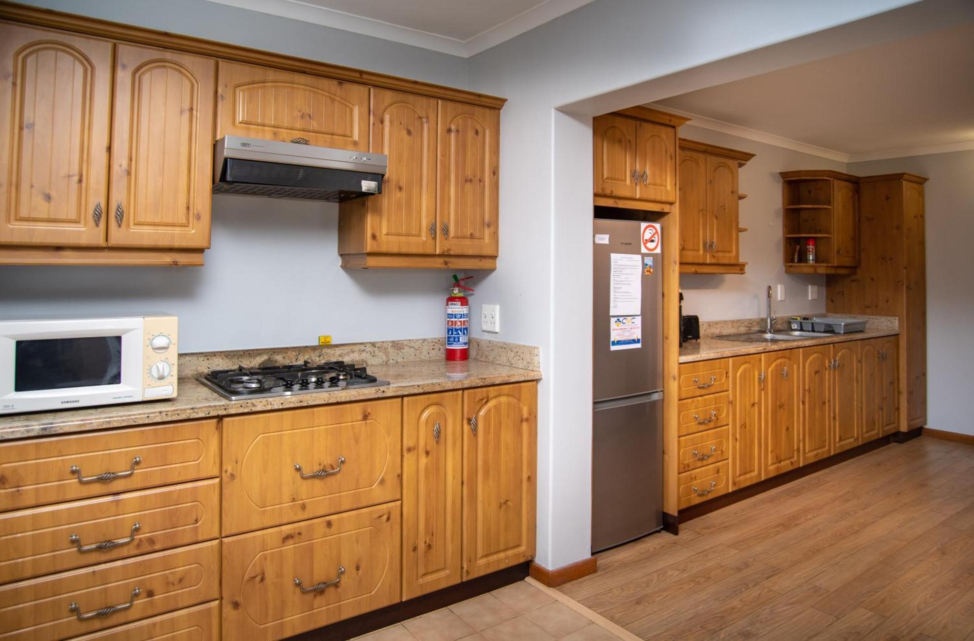 Great White Accommodation Kleinbaai Экстерьер фото